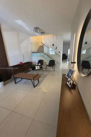 10255 NW 89th Ter, Doral, FL 33178