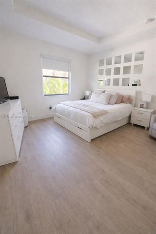 10255 NW 89th Ter, Doral, FL 33178