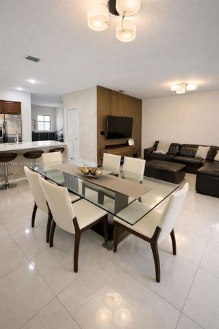 10255 NW 89th Ter, Doral, FL 33178