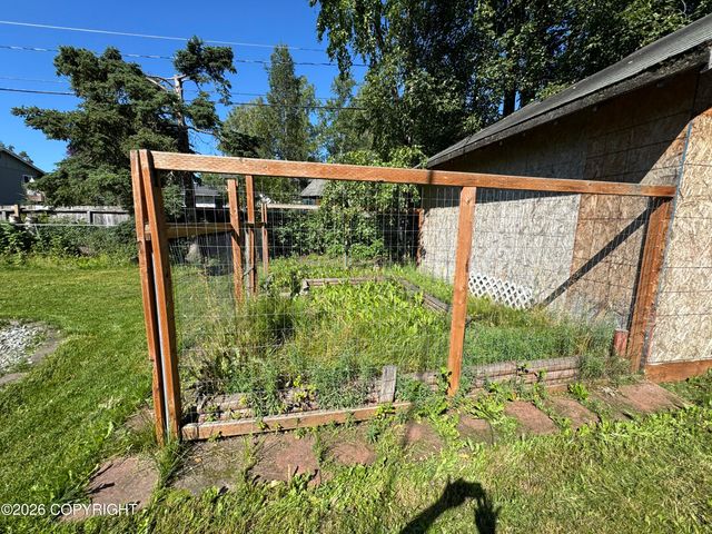 725 W 72nd Avenue, Anchorage, AK 99518