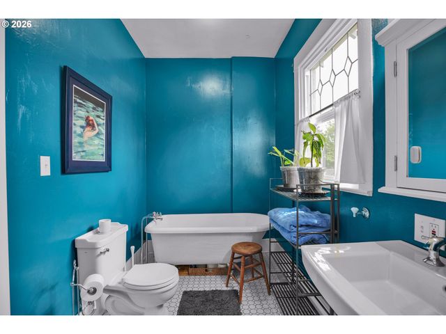 318 S Ivy St, Canby, OR 97013