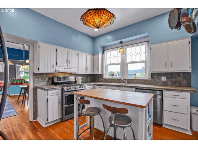 318 S Ivy St, Canby, OR 97013