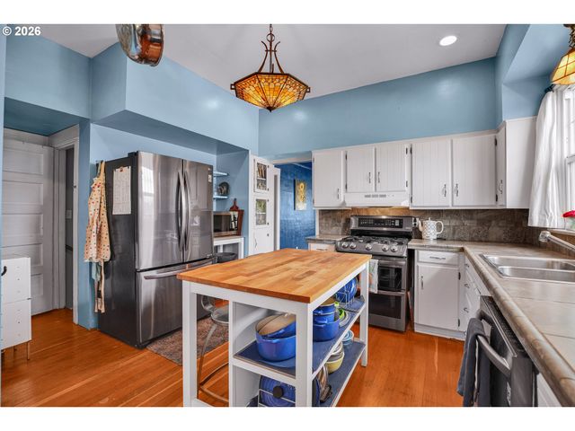 318 S Ivy St, Canby, OR 97013