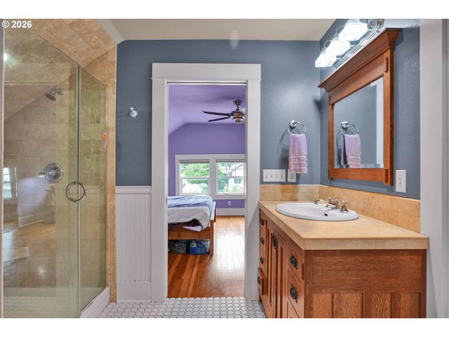 318 S Ivy St, Canby, OR 97013