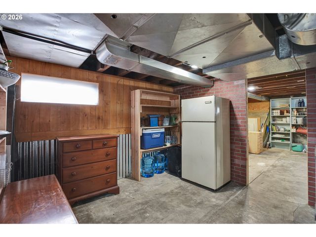 318 S Ivy St, Canby, OR 97013