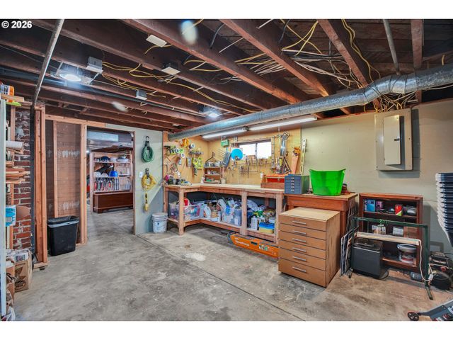 318 S Ivy St, Canby, OR 97013