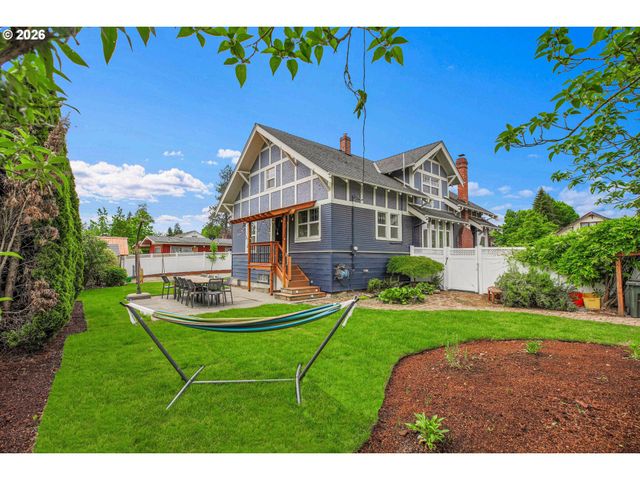 318 S Ivy St, Canby, OR 97013