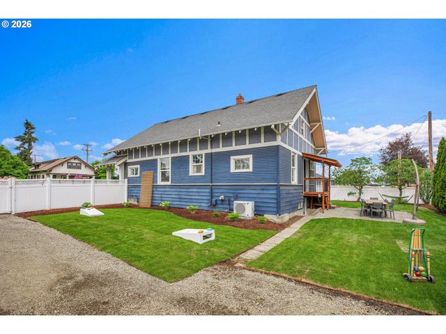 318 S Ivy St, Canby, OR 97013