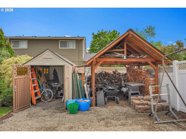 318 S Ivy St, Canby, OR 97013