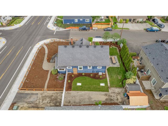 318 S Ivy St, Canby, OR 97013