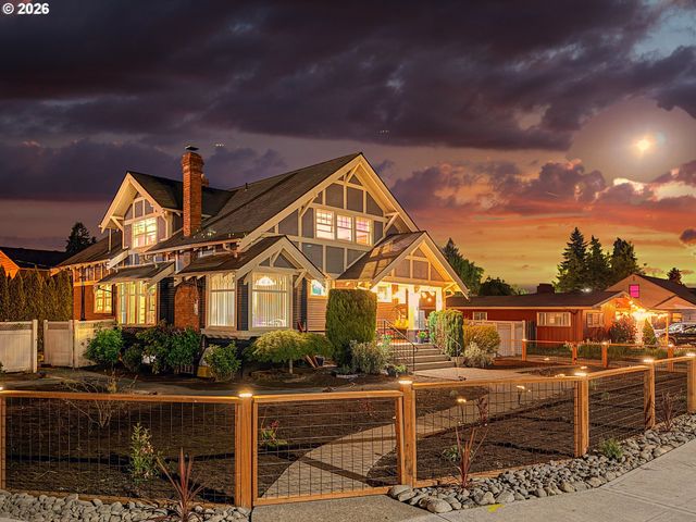 318 S Ivy St, Canby, OR 97013