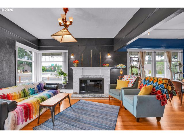 318 S Ivy St, Canby, OR 97013