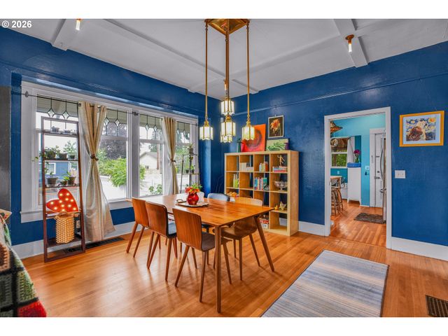 318 S Ivy St, Canby, OR 97013