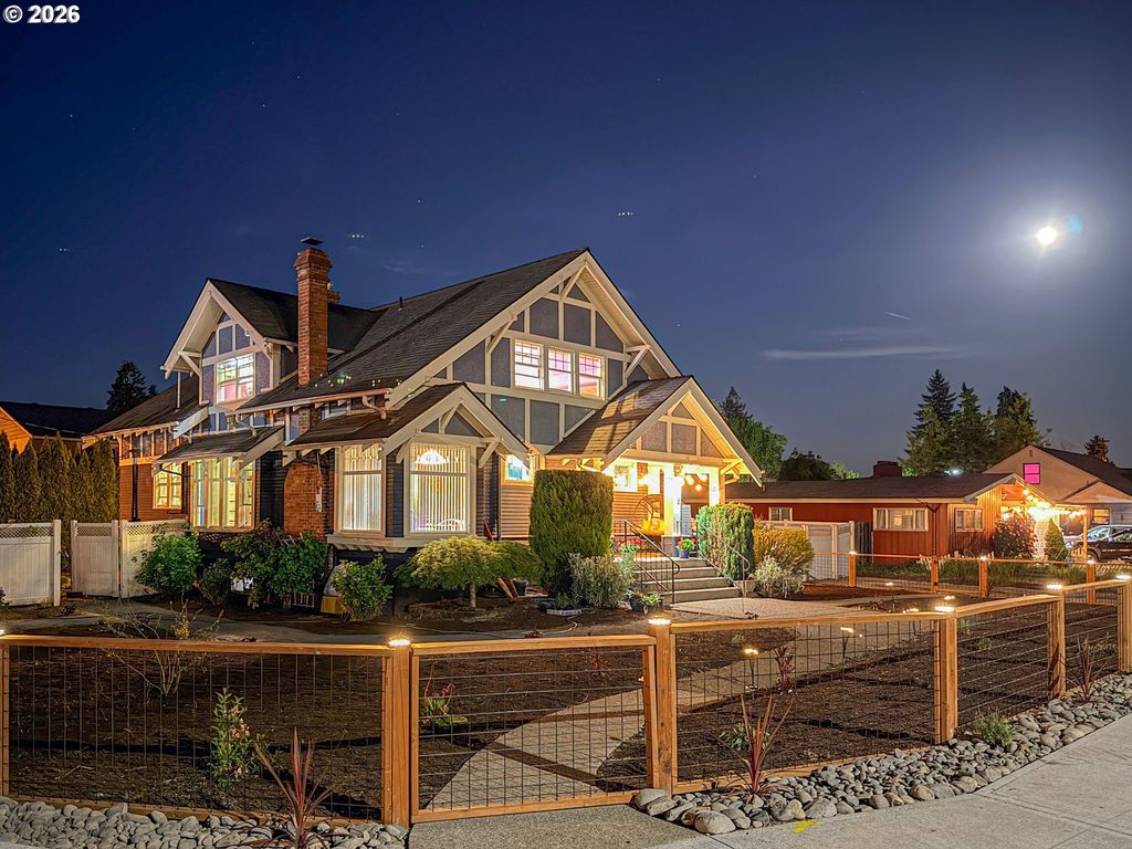 318 S Ivy St, Canby, OR 97013