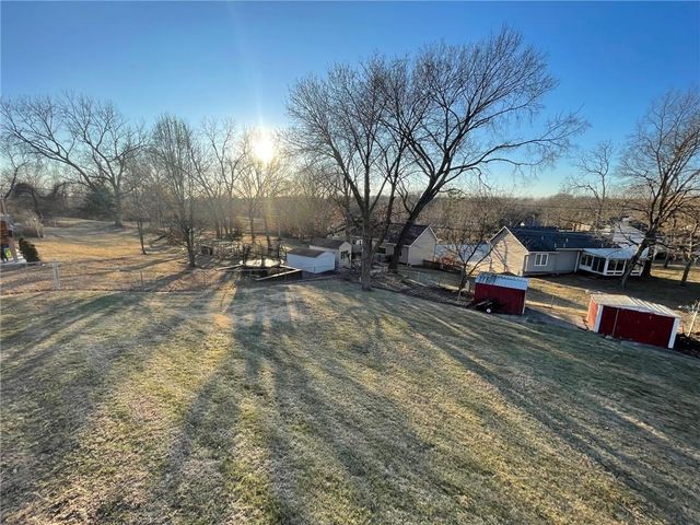 6106 N Lenox Avenue, Kansas City, MO 64151