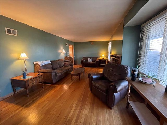 6106 N Lenox Avenue, Kansas City, MO 64151