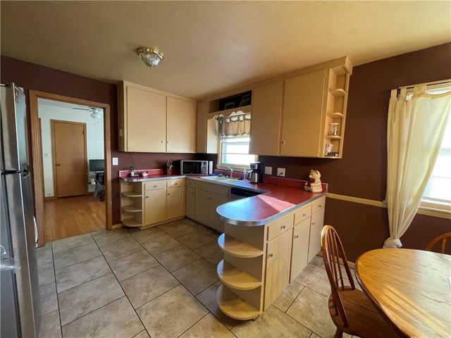 6106 N Lenox Avenue, Kansas City, MO 64151