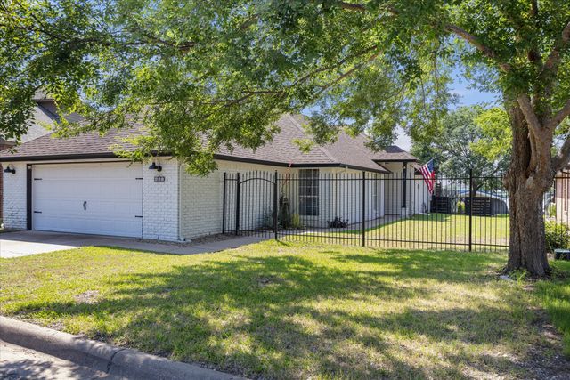 441 E Ewell Street, Granbury, TX 76048