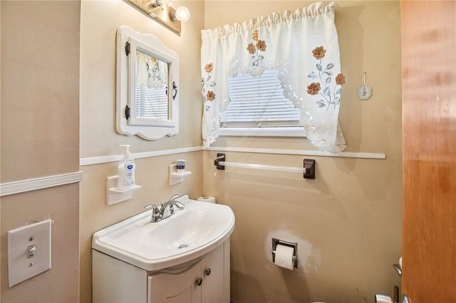 316 Coolidge Road, Irondequoit, NY 14622