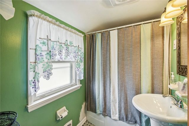 316 Coolidge Road, Irondequoit, NY 14622