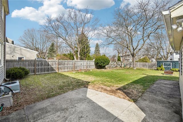 316 Coolidge Road, Irondequoit, NY 14622