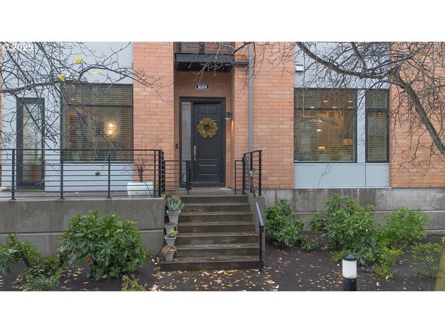 1684 Nw RIVERSCAPE St, Portland, OR 97209