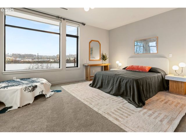 1684 Nw RIVERSCAPE St, Portland, OR 97209