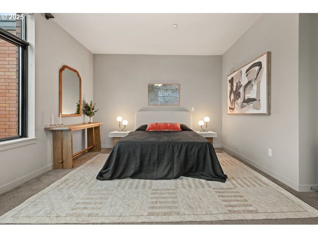 1684 Nw RIVERSCAPE St, Portland, OR 97209