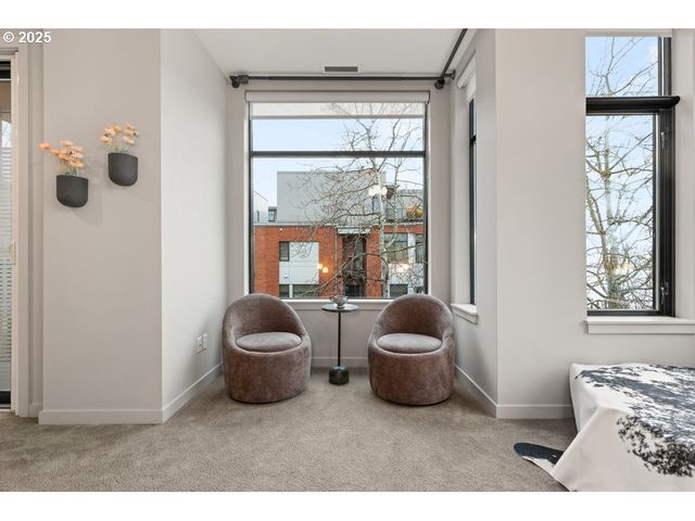 1684 Nw RIVERSCAPE St, Portland, OR 97209