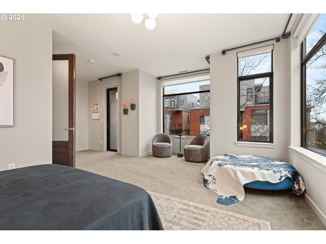 1684 Nw RIVERSCAPE St, Portland, OR 97209