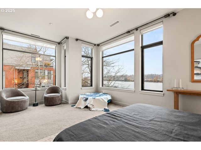 1684 Nw RIVERSCAPE St, Portland, OR 97209