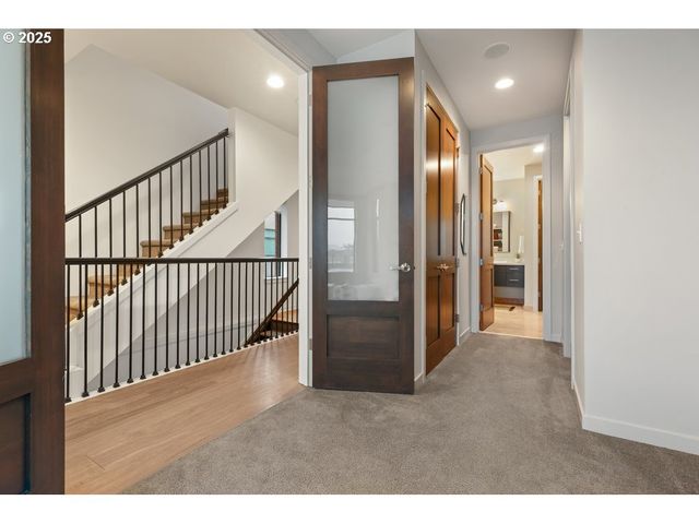 1684 Nw RIVERSCAPE St, Portland, OR 97209