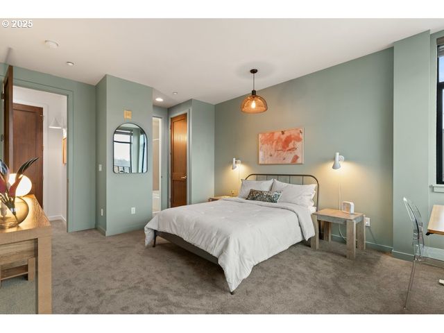 1684 Nw RIVERSCAPE St, Portland, OR 97209