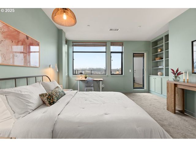 1684 Nw RIVERSCAPE St, Portland, OR 97209