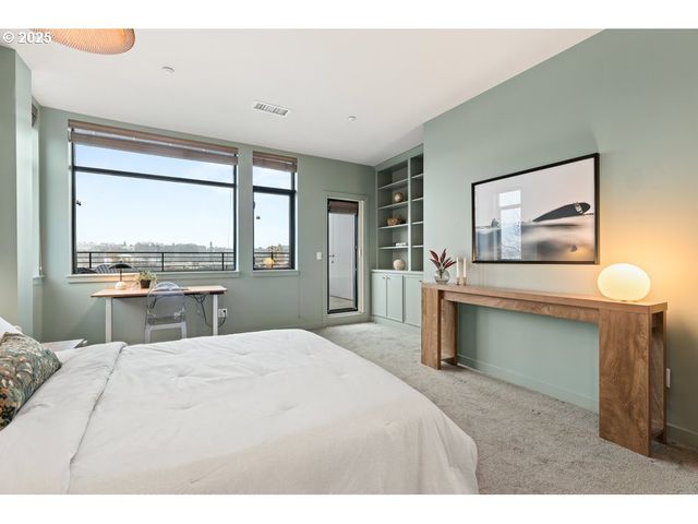 1684 Nw RIVERSCAPE St, Portland, OR 97209