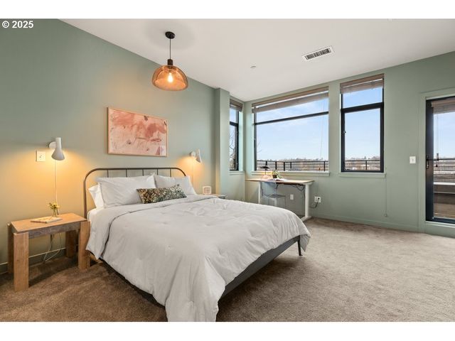 1684 Nw RIVERSCAPE St, Portland, OR 97209