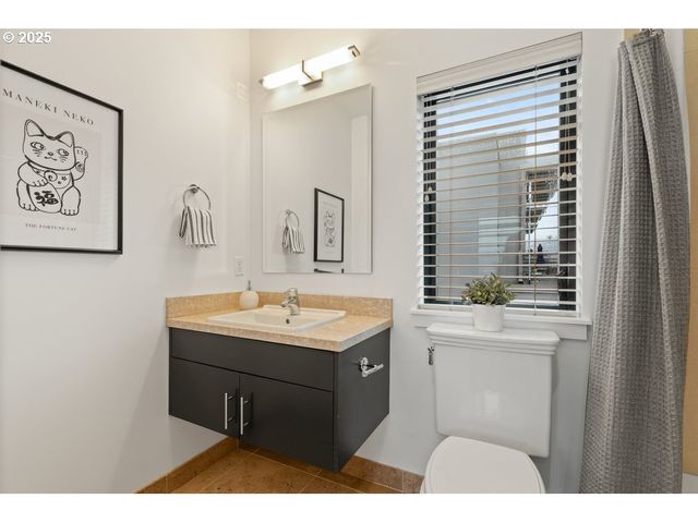 1684 Nw RIVERSCAPE St, Portland, OR 97209