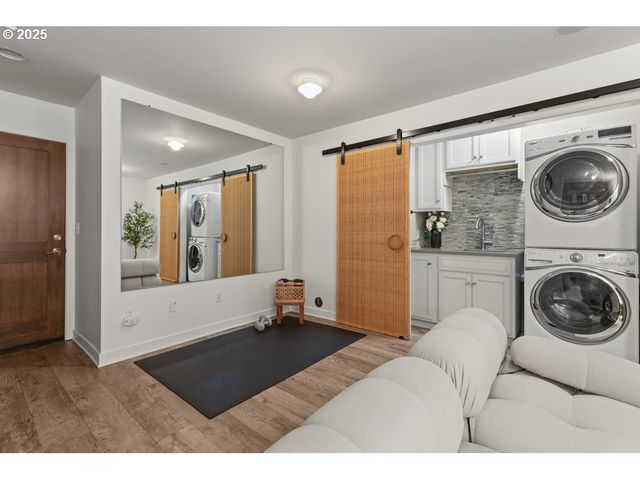 1684 Nw RIVERSCAPE St, Portland, OR 97209