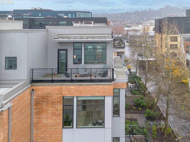 1684 Nw RIVERSCAPE St, Portland, OR 97209