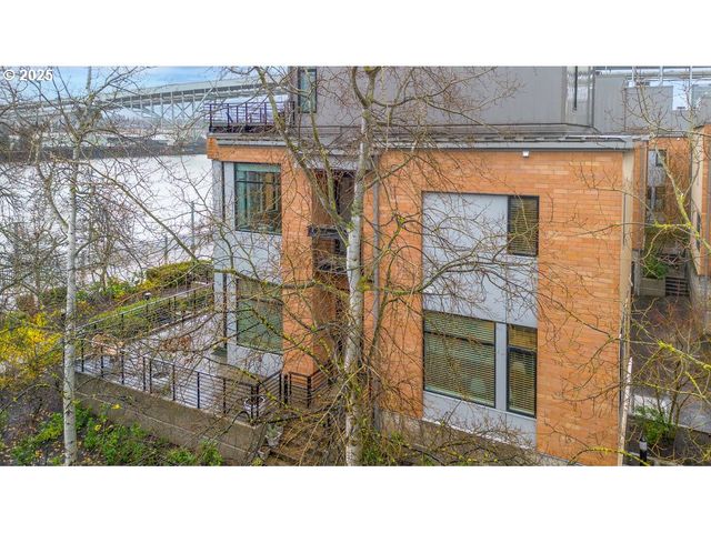 1684 Nw RIVERSCAPE St, Portland, OR 97209