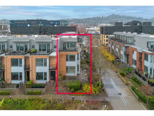 1684 Nw RIVERSCAPE St, Portland, OR 97209
