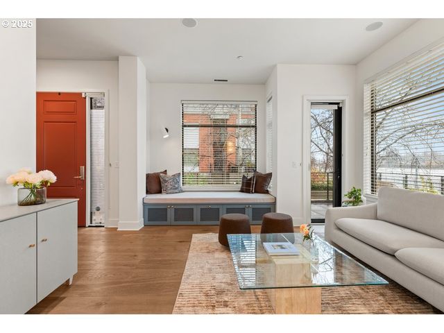 1684 Nw RIVERSCAPE St, Portland, OR 97209