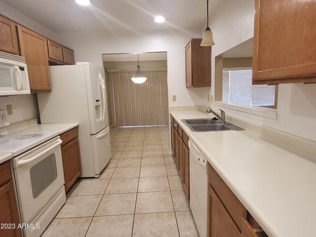 9126 W Maui Lane, Peoria, AZ 85381