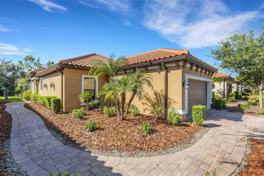 Image 2 of property listing at 8413 ALBERATA VISTA DRIVE, Tampa, FL 33647