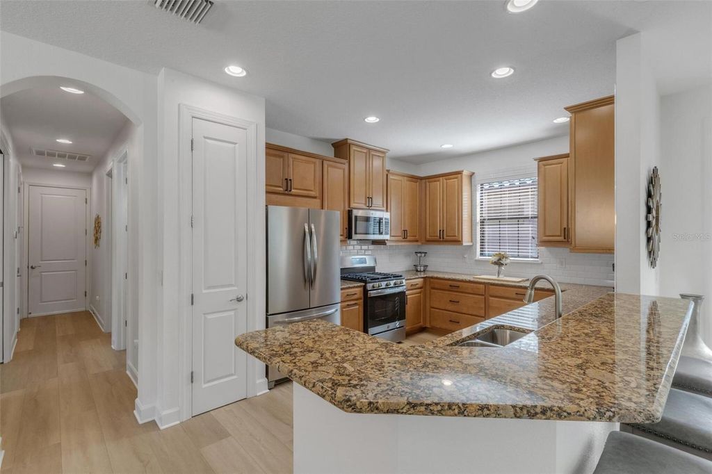 Image 11 of property listing at 8413 ALBERATA VISTA DRIVE, Tampa, FL 33647
