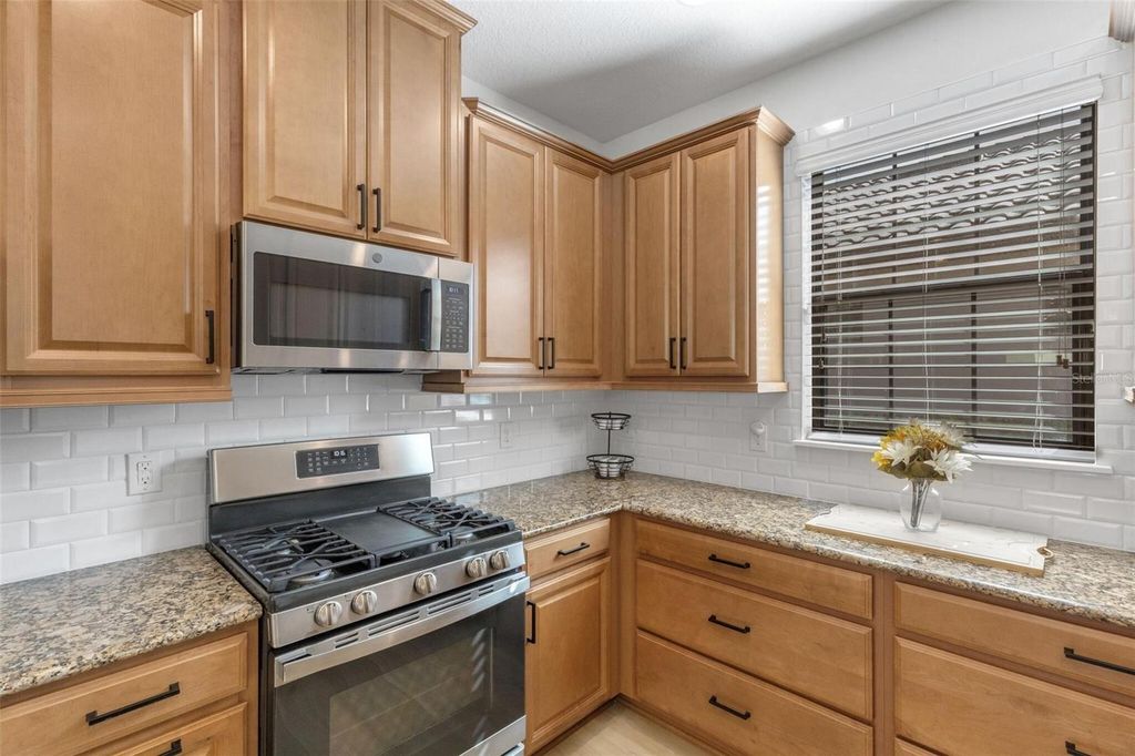 Image 13 of property listing at 8413 ALBERATA VISTA DRIVE, Tampa, FL 33647