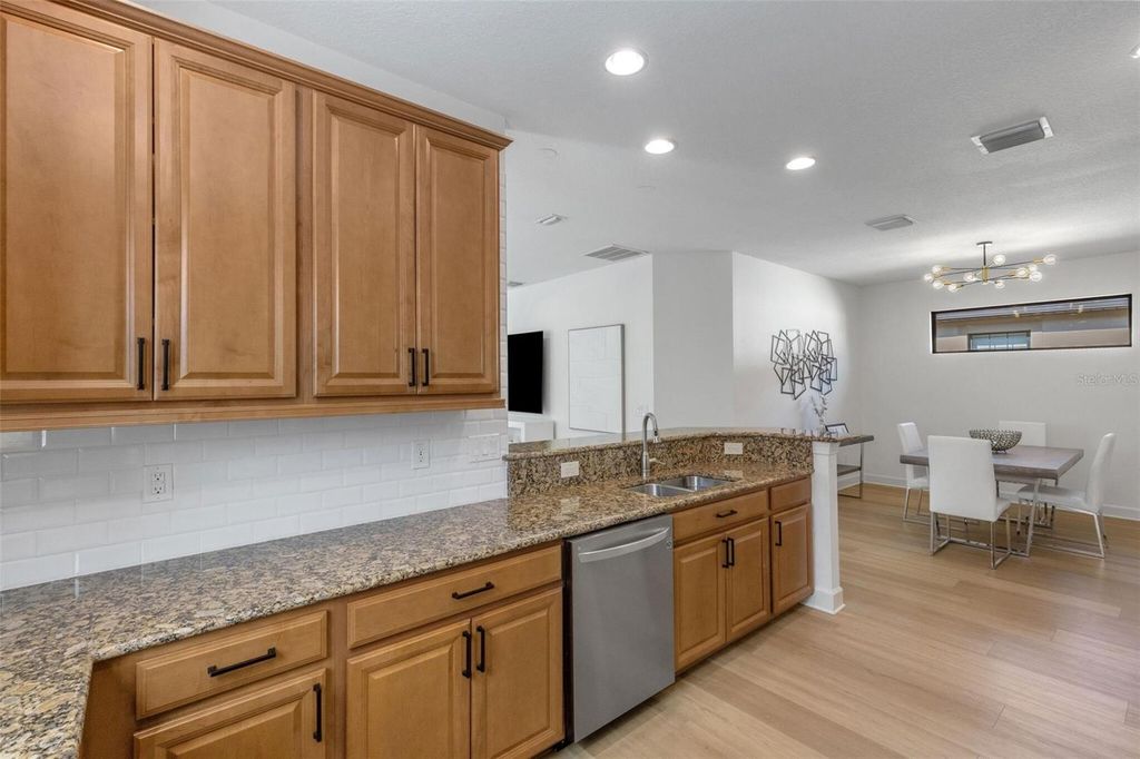 Image 14 of property listing at 8413 ALBERATA VISTA DRIVE, Tampa, FL 33647