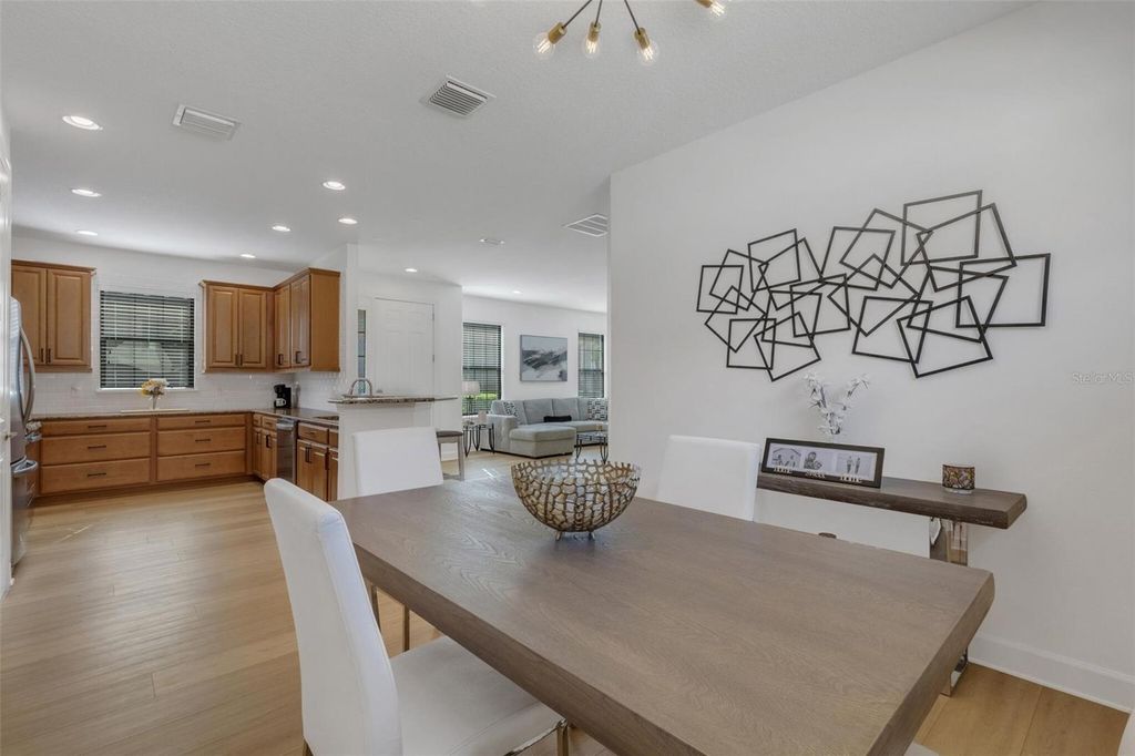 Image 15 of property listing at 8413 ALBERATA VISTA DRIVE, Tampa, FL 33647