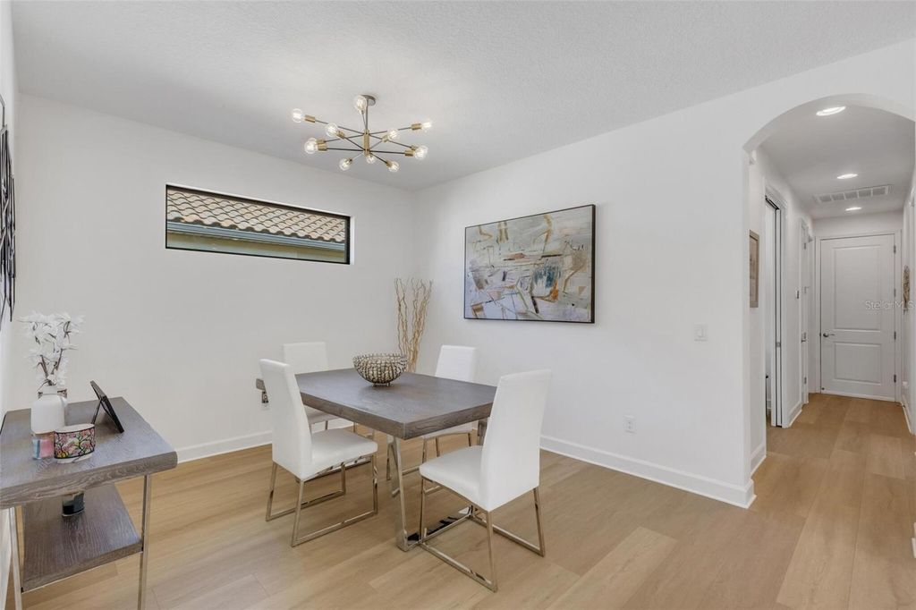 Image 17 of property listing at 8413 ALBERATA VISTA DRIVE, Tampa, FL 33647
