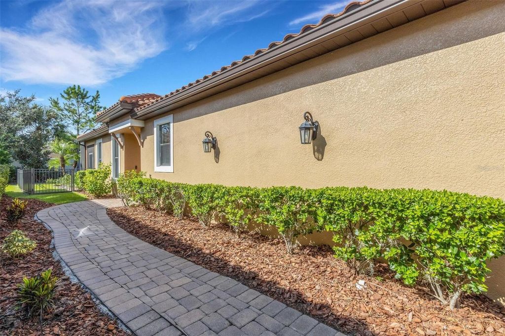 Image 3 of property listing at 8413 ALBERATA VISTA DRIVE, Tampa, FL 33647
